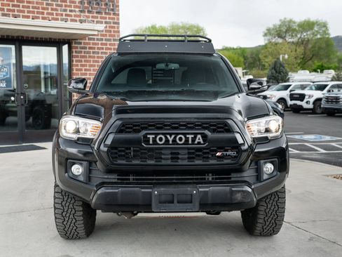 Used 2017 Toyota Tacoma TRD Off-Road image 2