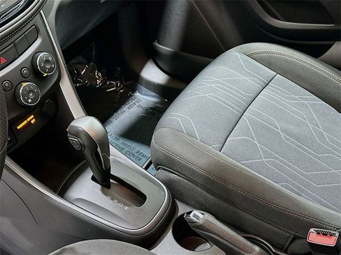 Used 2020 Chevrolet Trax LT image 16