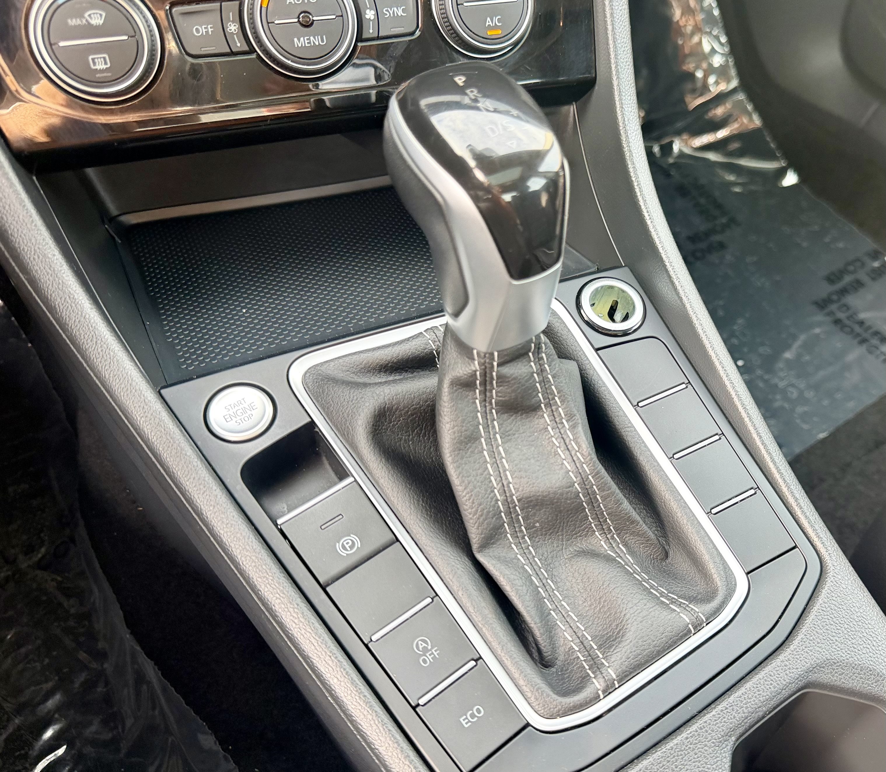 Used 2024 Volkswagen Jetta SE FWD image 28