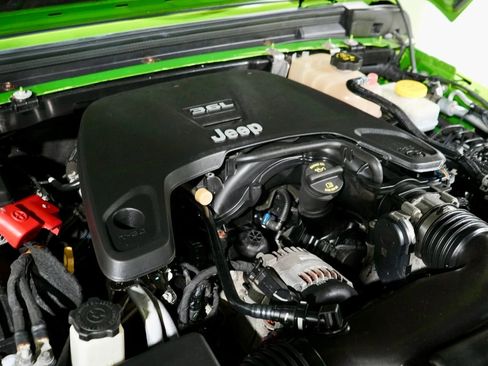 Used 2019 Jeep Wrangler Unlimited Rubicon w/ Dual Top Group image 12