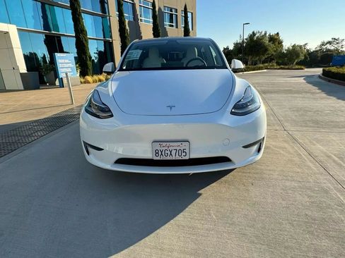 Used 2023 Tesla Model Y Long Range AWD/4WD image 3