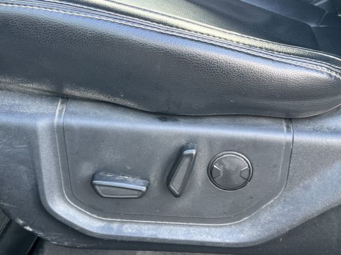 Used 2019 Ford F150 Lariat w/ Trailer Tow Package image 23