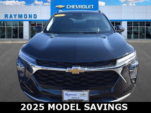 New 2025 Chevrolet Trax LT w/ Sunroof Package image 8