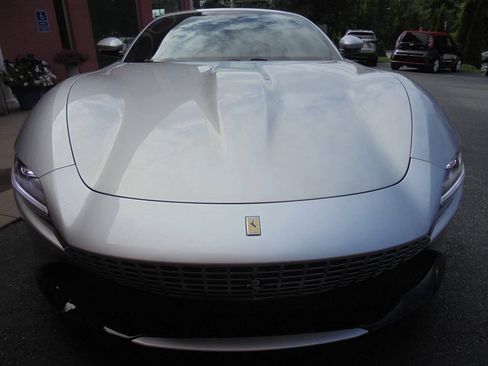 Used 2021 Ferrari Roma RWD image 8