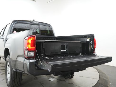 Used 2022 Toyota Tacoma SR image 17