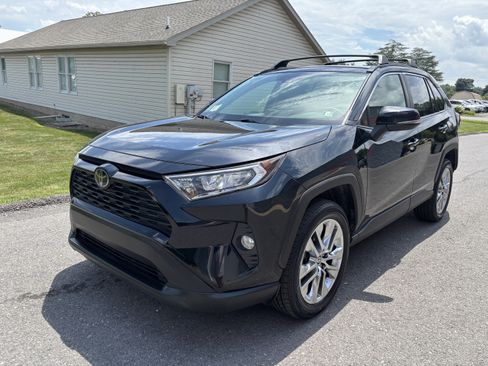 Used 2020 Toyota RAV4 XLE Premium AWD/4WD image 8
