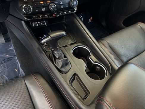 Used 2025 Dodge Durango GT AWD/4WD image 17