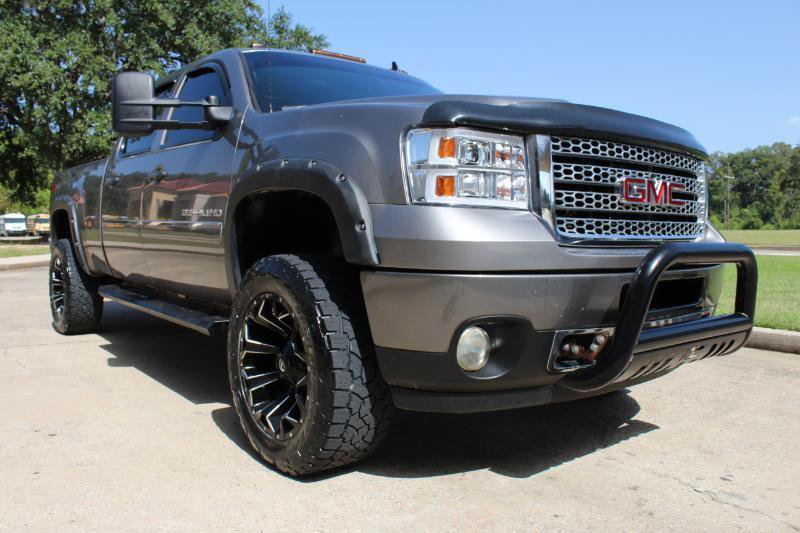 Used 2013 GMC Sierra 2500 Denali w/ Suspension Package, Off-Road AWD/4WD image 5