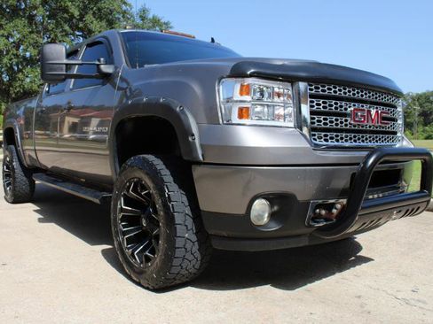 Used 2013 GMC Sierra 2500 Denali w/ Suspension Package, Off-Road AWD/4WD image 5