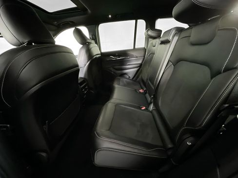 Used 2023 Jeep Grand Cherokee Altitude image 23