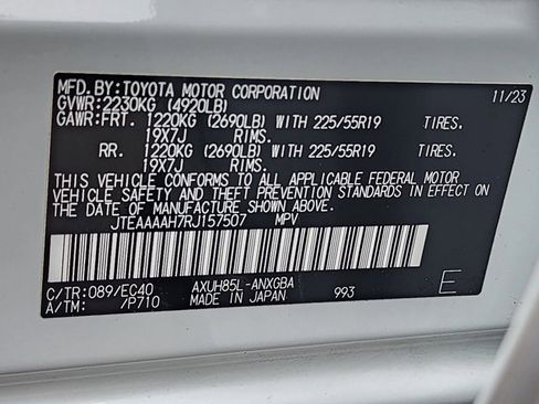 Used 2024 Toyota Venza XLE image 32