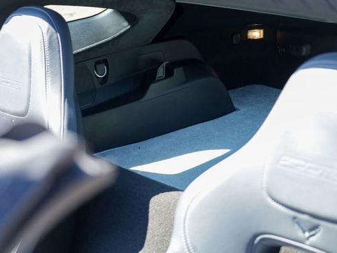 Used 2016 Chevrolet Corvette Z06 w/ 3LZ Preferred Equipment Group image 19