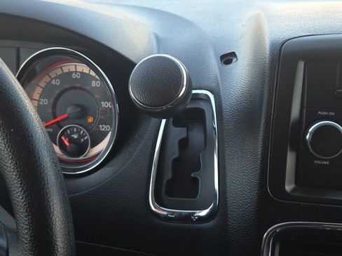 Used 2016 Dodge Grand Caravan SXT image 38