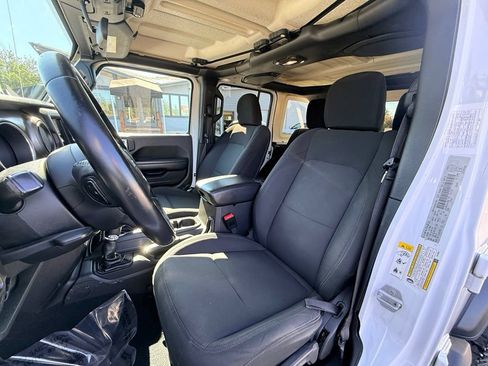 Used 2018 Jeep Wrangler Unlimited Sport w/ Technology Group AWD/4WD image 17