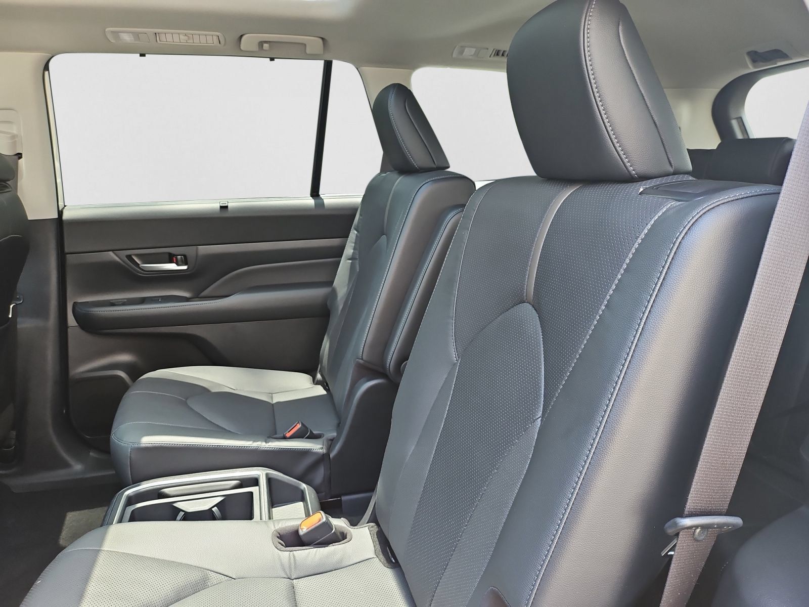 Used 2024 Toyota Grand Highlander AWD image 40