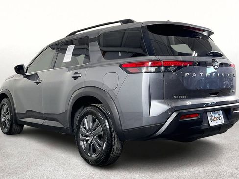 Used 2024 Nissan Pathfinder SV image 17