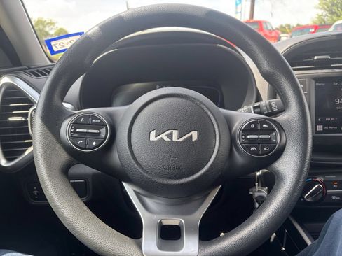Used 2025 Kia Soul LX w/ LX Technology Package FWD image 25