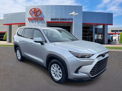 Used 2025 Toyota Grand Highlander FWD image 3