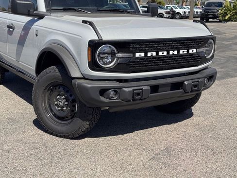 New 2026 Ford Bronco Big Bend w/ Black Diamond Package image 3