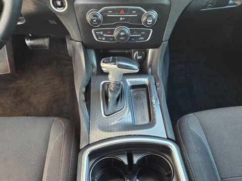 Used 2015 Dodge Charger SXT RWD image 17