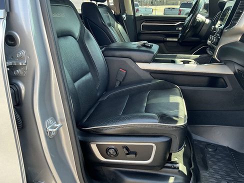 Used 2019 RAM 1500 Laramie AWD/4WD image 12