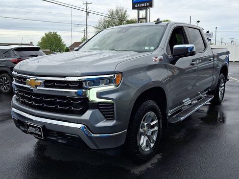 Used 2024 Chevrolet Silverado 1500 LT w/ Z71 Off-Road Package AWD/4WD image 3