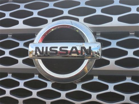 Used 2017 Nissan Titan SL image 32