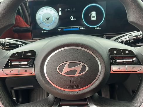 Used 2024 Hyundai Elantra SEL image 11