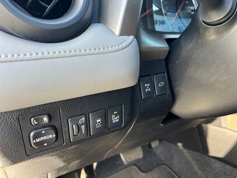 Used 2013 Toyota RAV4 Limited AWD/4WD image 18