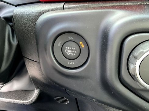 Used 2023 Jeep Gladiator Rubicon w/ Cold Weather Group AWD/4WD image 16