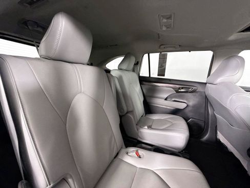 Used 2021 Toyota Highlander Limited FWD image 42