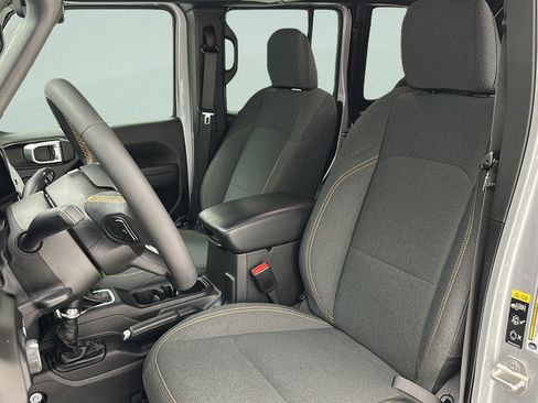 Used 2024 Jeep Wrangler Unlimited AWD/4WD image 15