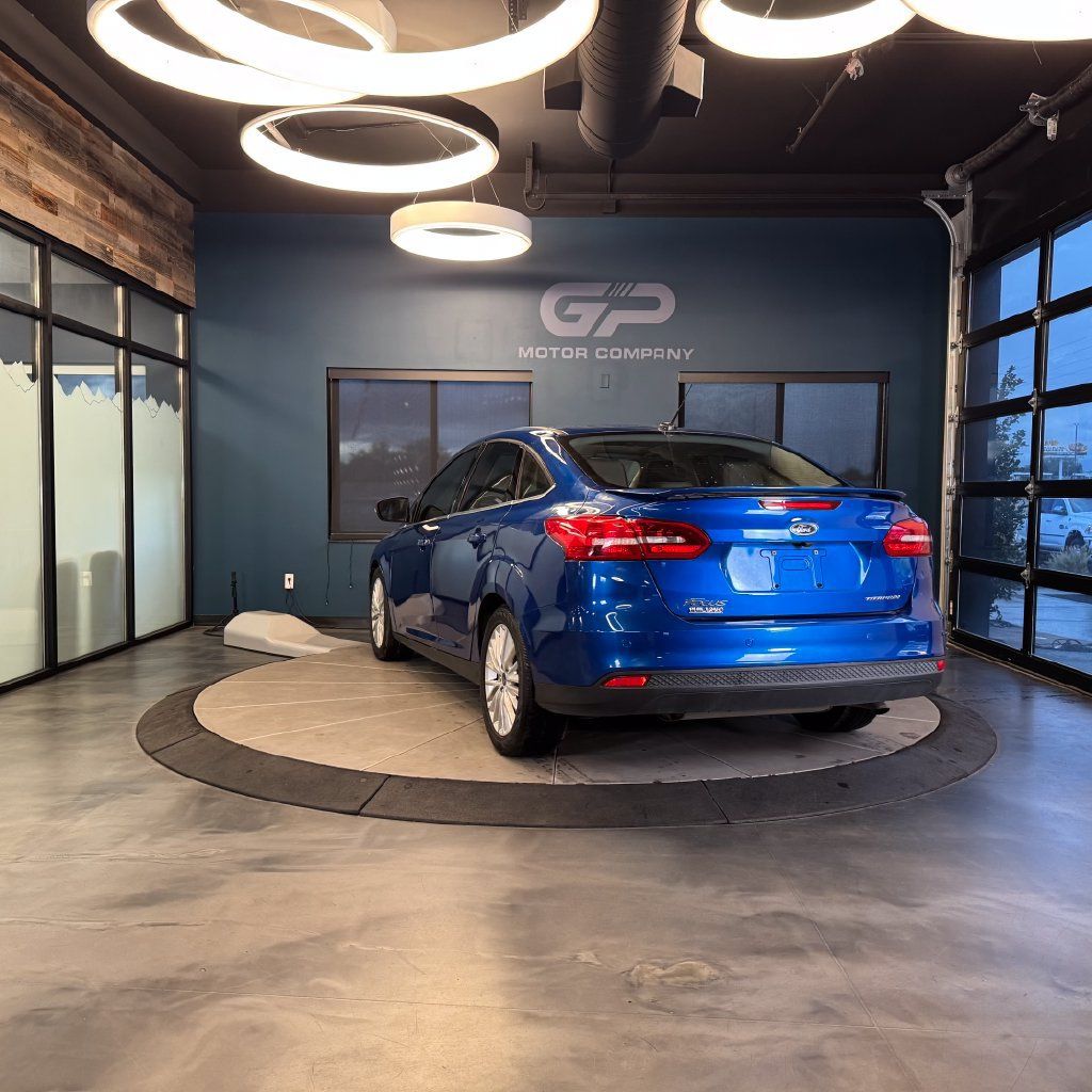Used 2018 Ford Focus Titanium w/ Titanium Technology Package FWD image 5