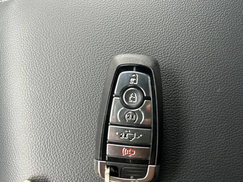 Used 2025 Ford F150 Lariat AWD/4WD image 32