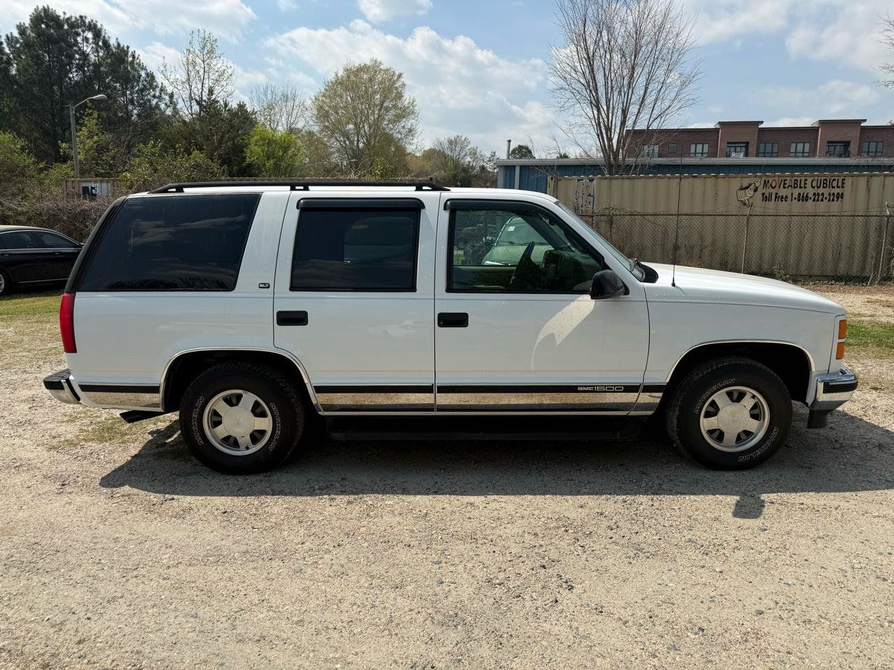 Used 1998 GMC Yukon 2WD 4-Door w/ Marketing Opt Pkg 5 image 4