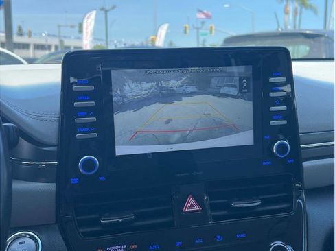 Used 2020 Hyundai Ioniq SE FWD image 18