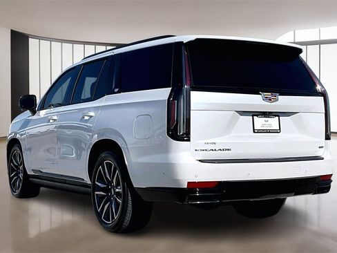 Used 2024 Cadillac Escalade Sport w/ Touring Package image 12