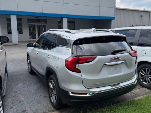 Used 2019 GMC Terrain SLT w/ Preferred Package FWD image 2