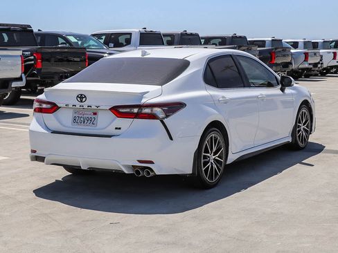 Used 2022 Toyota Camry SE FWD image 6