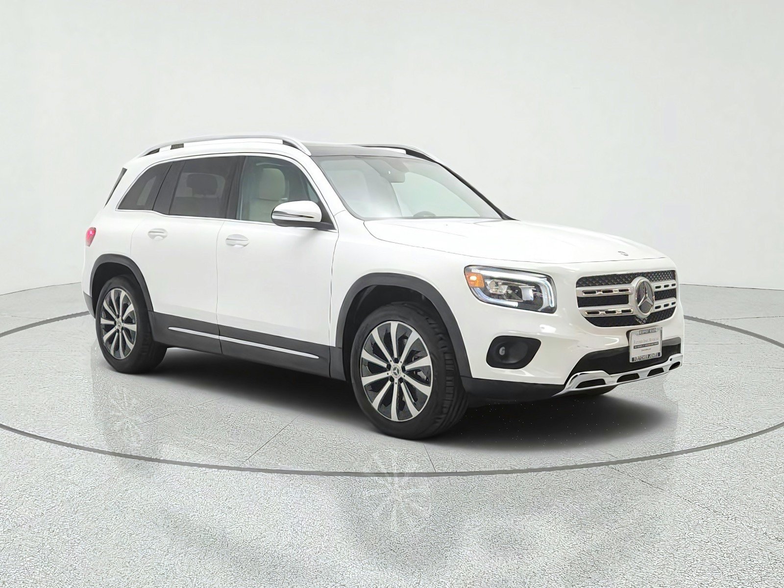 Used 2023 Mercedes-Benz GLB 250 image 3