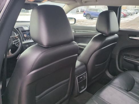 Used 2018 Chrysler 300 Touring L image 17