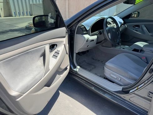 Used 2010 Toyota Camry LE FWD image 11
