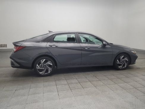 Used 2025 Hyundai Elantra SEL FWD image 10