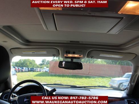 Used 2010 GMC Yukon XL SLT w/ SLT-2 Equipment Package AWD/4WD image 9