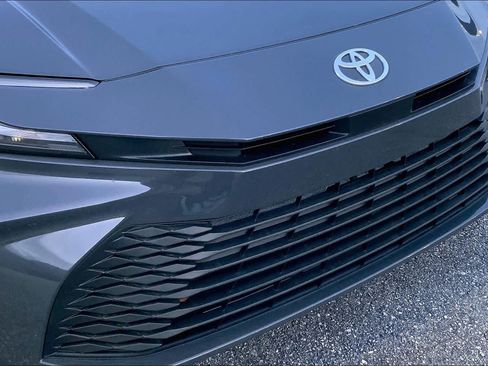 Used 2025 Toyota Camry LE image 28