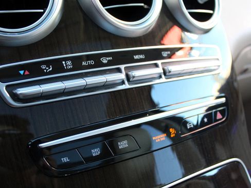 Used 2020 Mercedes-Benz GLC 300 image 25