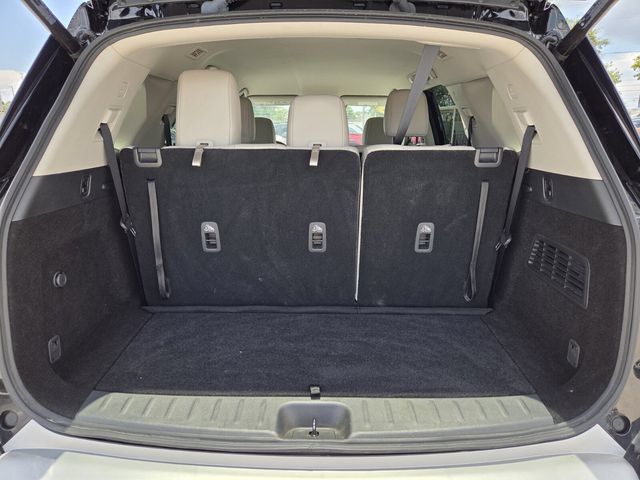 Used 2025 Nissan Pathfinder SL FWD image 10