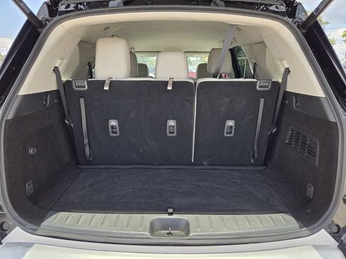 Used 2025 Nissan Pathfinder SL FWD image 10