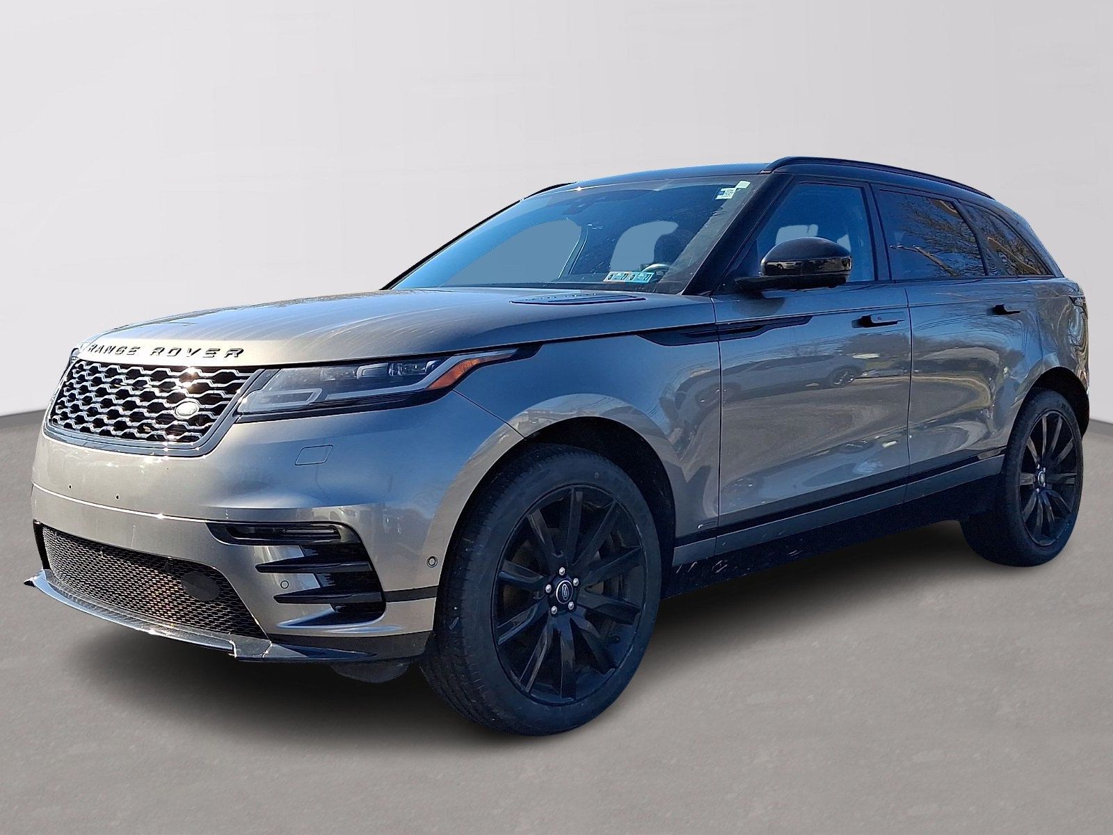 Used 2018 Land Rover Range Rover Velar R-Dynamic HSE AWD/4WD image 3