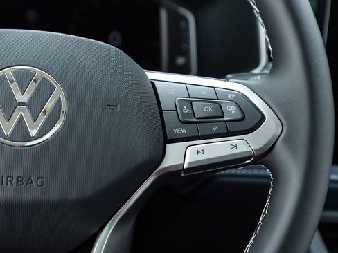 New 2025 Volkswagen Taos SEL image 22